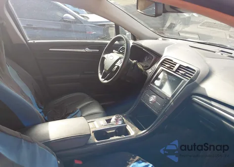 2020 Ford Fusion Plug-In Hybrid Titanium z USA, uszkodzony, nr VIN 3FA6P0SU3LR154945